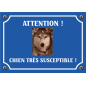 Plaque chien humour "Chien très susceptible" Plaque chien humour "Chien très susceptible"