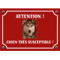 Plaque chien humour "Chien très susceptible" Plaque chien humour "Chien très susceptible"
