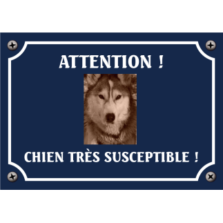 Plaque chien humour "Chien très susceptible"