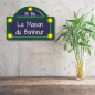 Plaque de rue parisienne avec fronton soleil Plaque de rue parisienne avec fronton soleil